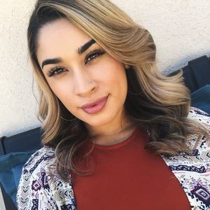 Meet your Posher, Cassandra